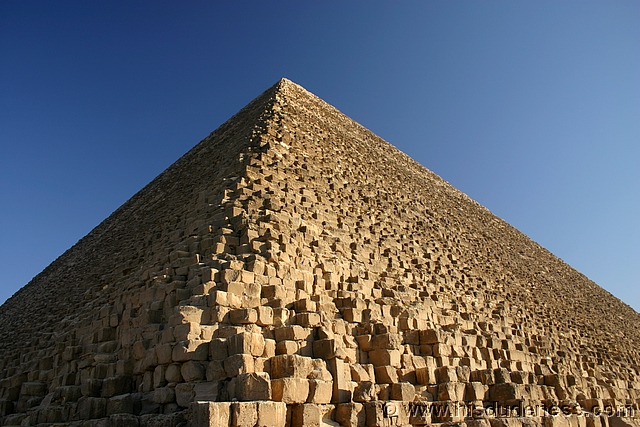 http://vietnamsoul.files.wordpress.com/2011/03/the-great-pyramid-of-giza-2.jpg